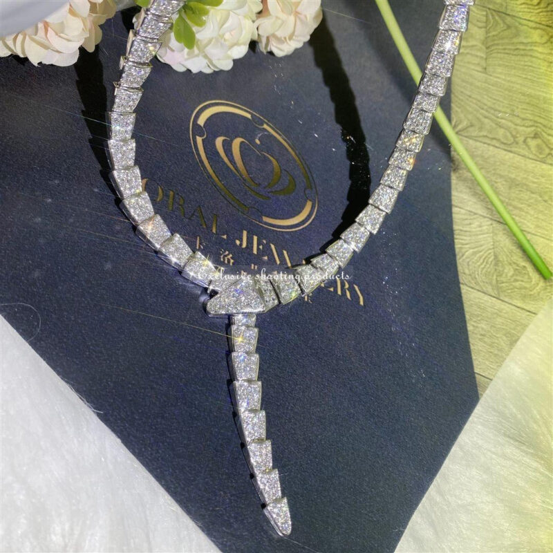 Bulgari Serpenti 348165 necklace in 18 kt white gold set with full pavé diamonds 2