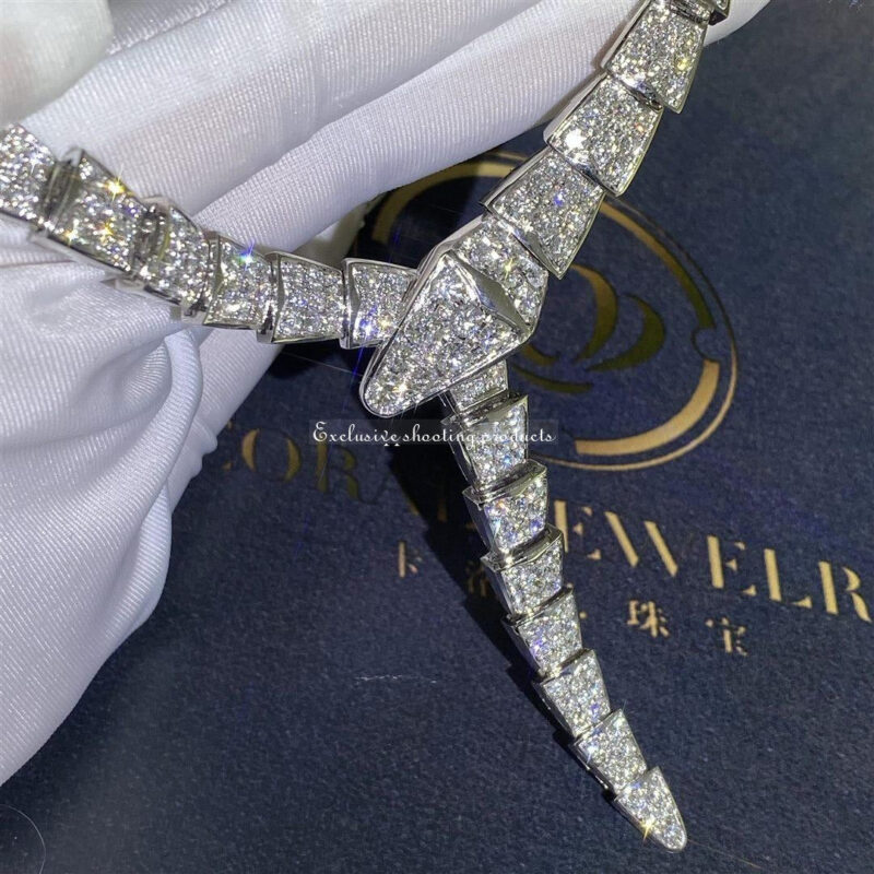 Bulgari Serpenti 348165 necklace in 18 kt white gold set with full pavé diamonds 5