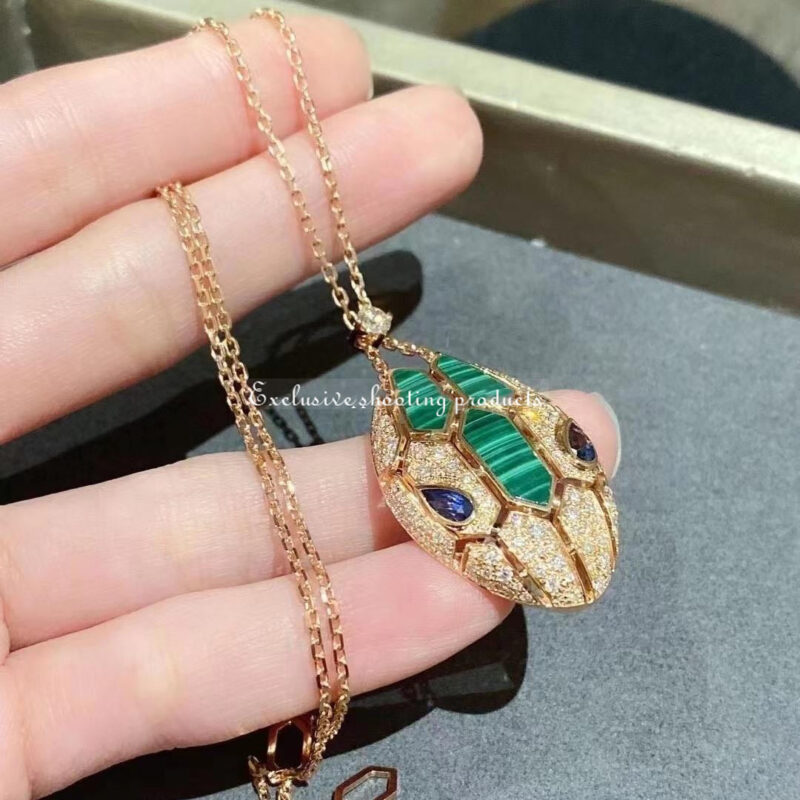 Bulgari Serpenti 356782 18 kt rose gold necklace set with blue sapphire eyes pavé diamonds on the pendant 6
