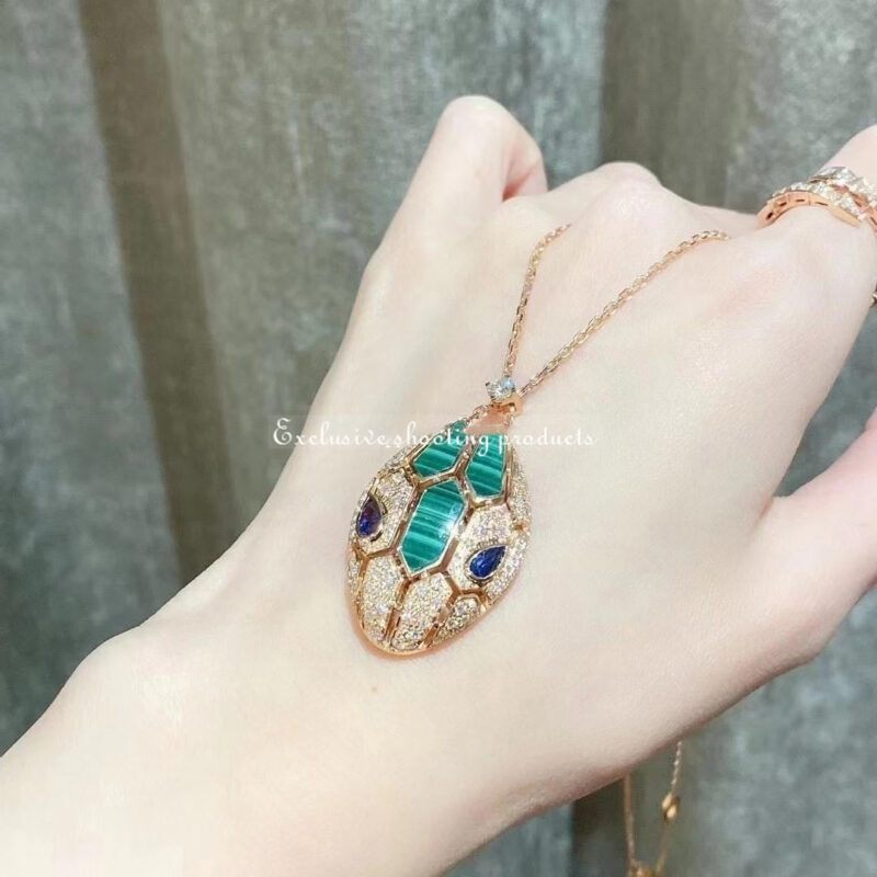 Bulgari Serpenti 356782 18 kt rose gold necklace set with blue sapphire eyes pavé diamonds on the pendant 2