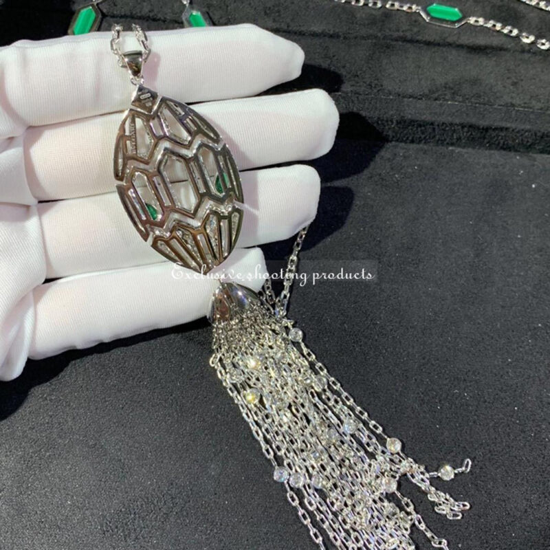 Bulgari Serpenti 354101-1 18 kt white gold necklace with tassel set with a diamond pavé diamonds and malachite eyes 4