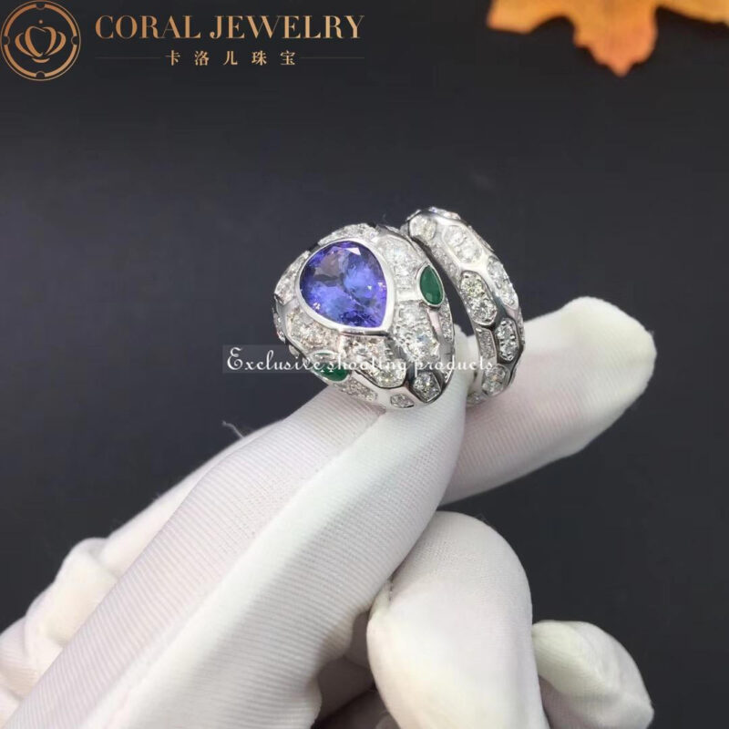 Bulgari Serpenti 355336 18 kt white gold ring set with a blue sapphire on the head emerald eyes and pavé diamonds 6