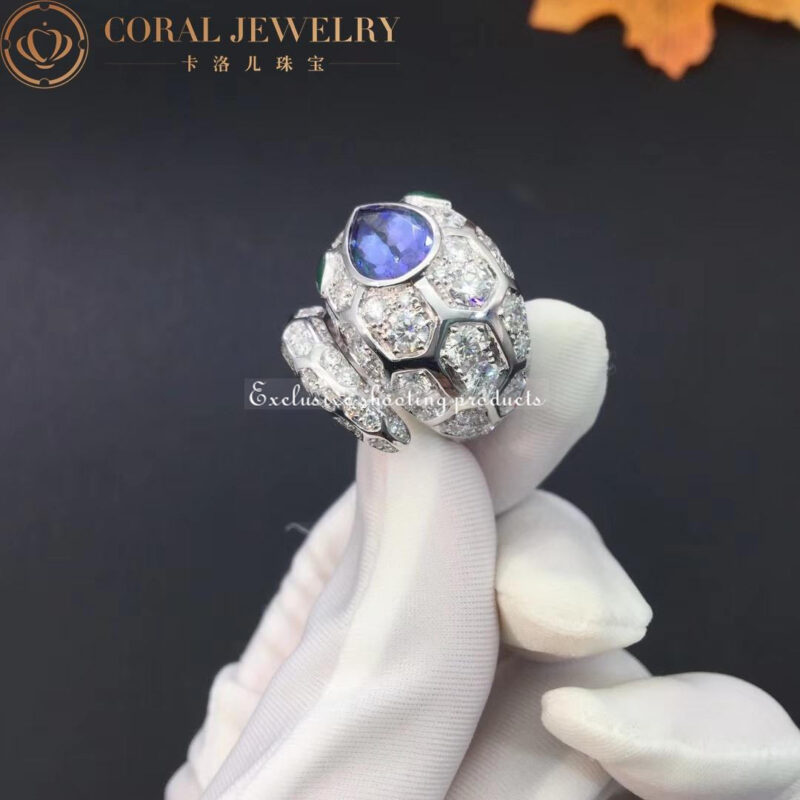 Bulgari Serpenti 355336 18 kt white gold ring set with a blue sapphire on the head emerald eyes and pavé diamonds 4