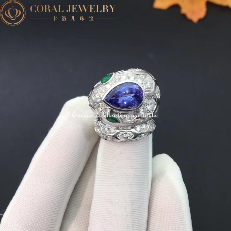 Bulgari Serpenti 355336 18 kt white gold ring set with a blue sapphire on the head emerald eyes and pavé diamonds 2