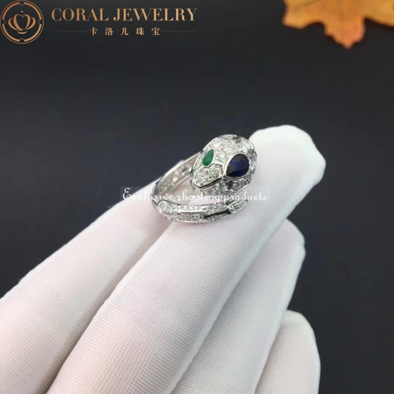 Bulgari Serpenti 355348 18 kt white gold ring set with a blue sapphire on the head emerald eyes and pavé diamonds 4