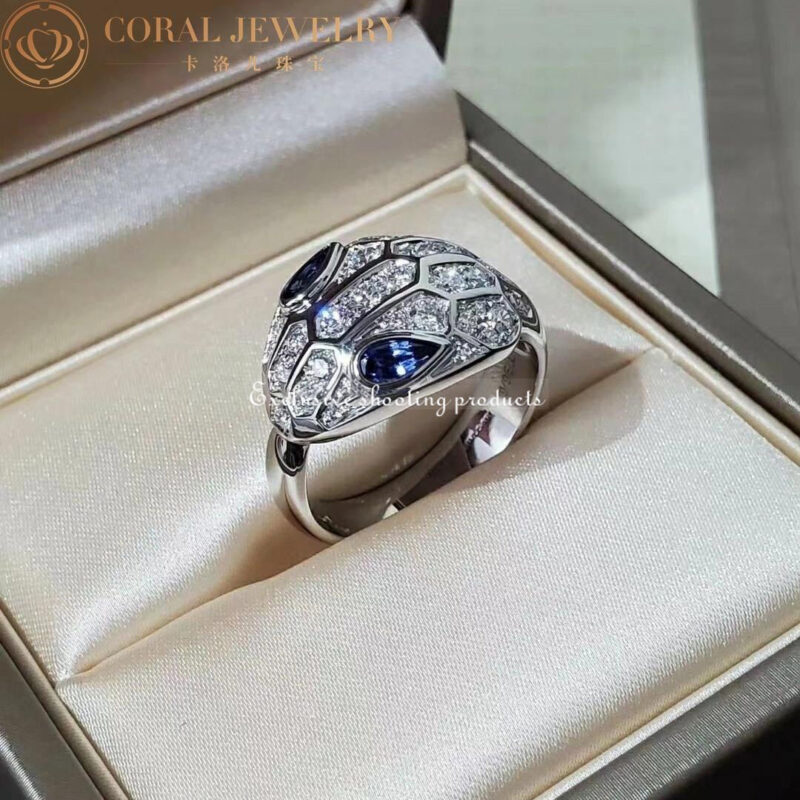 Bulgari Serpenti AN857879 18 kt white gold ring set with Blue Sapphire eyes and pavé diamonds 2