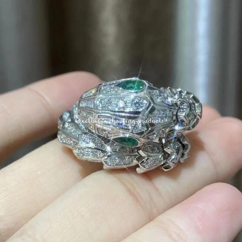 Bulgari Serpenti 354697 18 kt white gold ring set with pavé diamonds and two emerald eyes 6