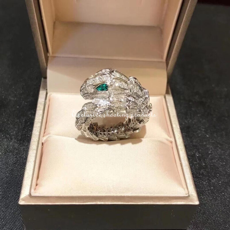 Bulgari Serpenti 354697 18 kt white gold ring set with pavé diamonds and two emerald eyes 2