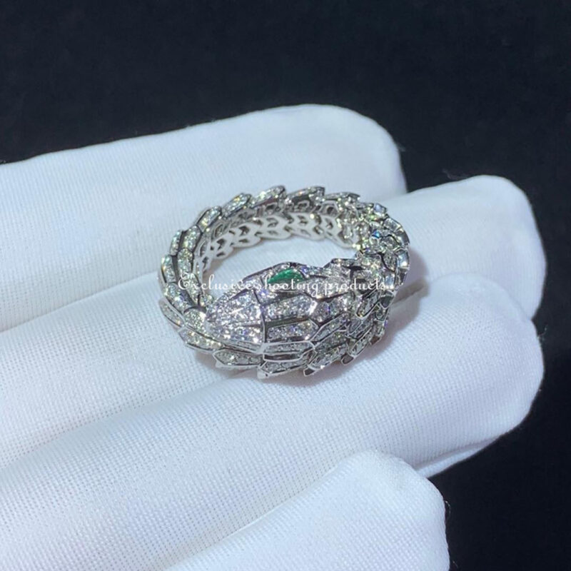 Bulgari Serpenti 354697 18 kt white gold ring set with pavé diamonds and two emerald eyes 7