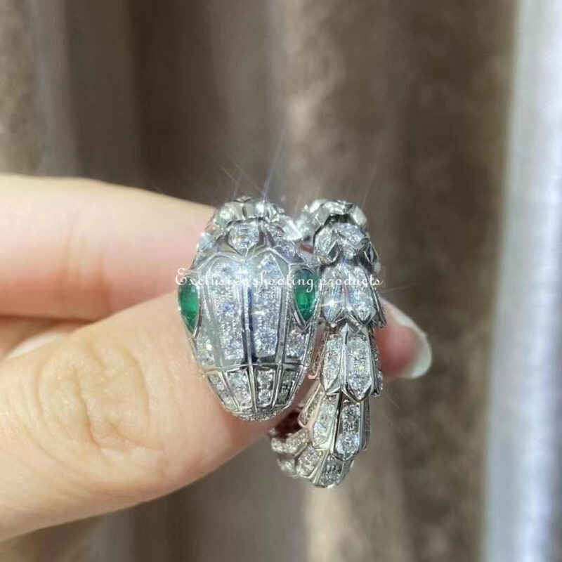 Bulgari Serpenti 354697 18 kt white gold ring set with pavé diamonds and two emerald eyes 6