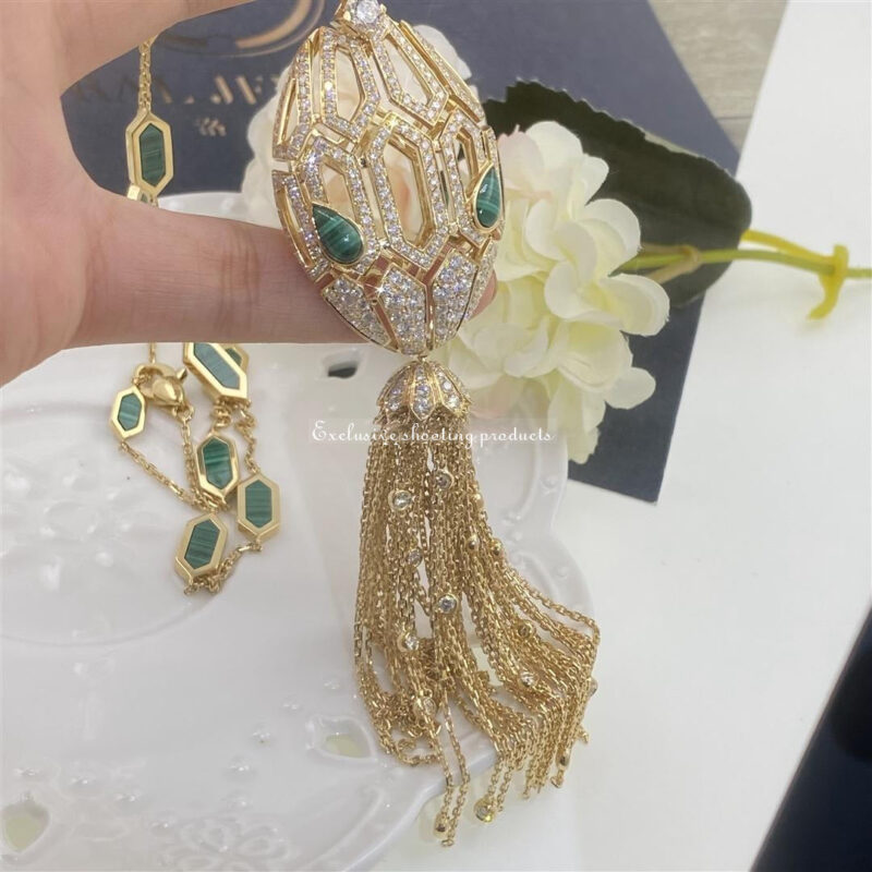 Bulgari Serpenti 354101 18 kt yellow gold necklace with tassel set with a diamond pavé diamonds and malachite eyes 10