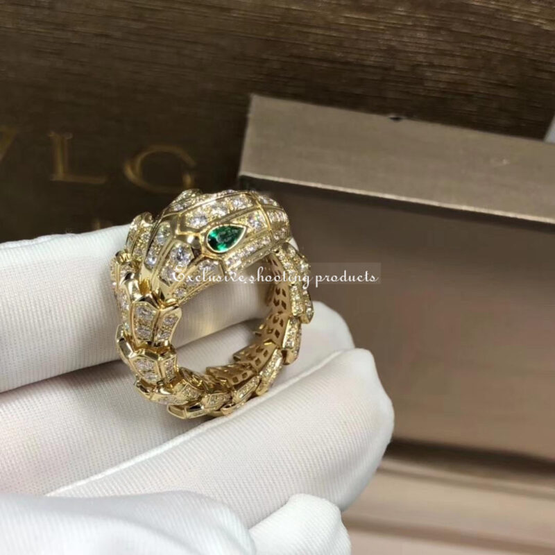 Bulgari Serpenti 354697-yg 18 kt yellow gold ring set with pavé diamonds and two emerald eyes 4