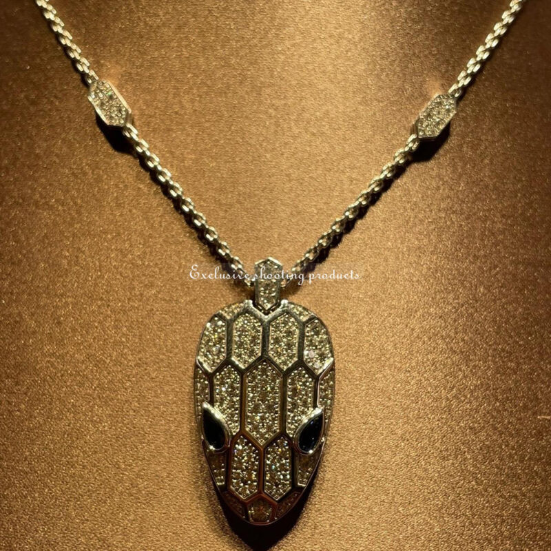 Bulgari Serpenti 353529 necklace in 18 kt white gold set with blue sapphire eyes and pavé diamonds 2