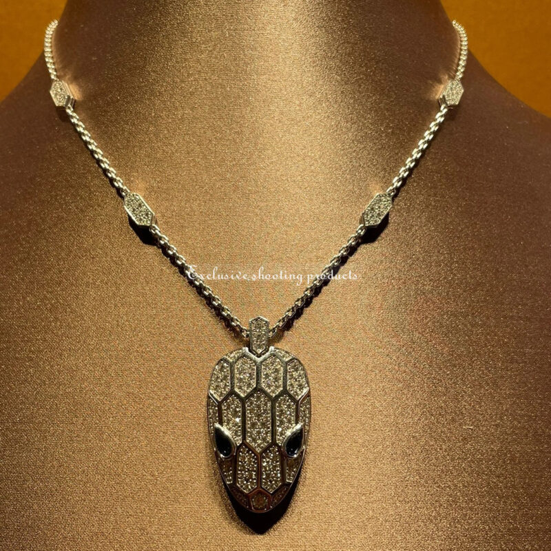 Bulgari Serpenti 353529 necklace in 18 kt white gold set with blue sapphire eyes and pavé diamonds 3