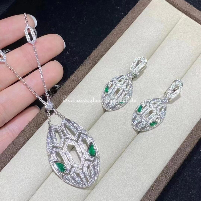 Bulgari Serpenti 352752 necklace in 18 kt white gold set with emerald eyes and pavé diamonds 14