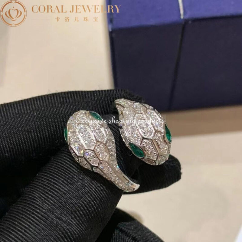 Bulgari Serpenti Seduttori 358094 18 kt white gold double head ring set with emerald eyes and pavé diamonds 2