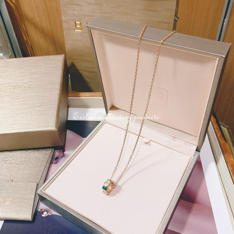 Bulgari Serpenti Viper 355958 18 kt rose gold necklace set with malachite elements and pavé diamonds on the pendant 18
