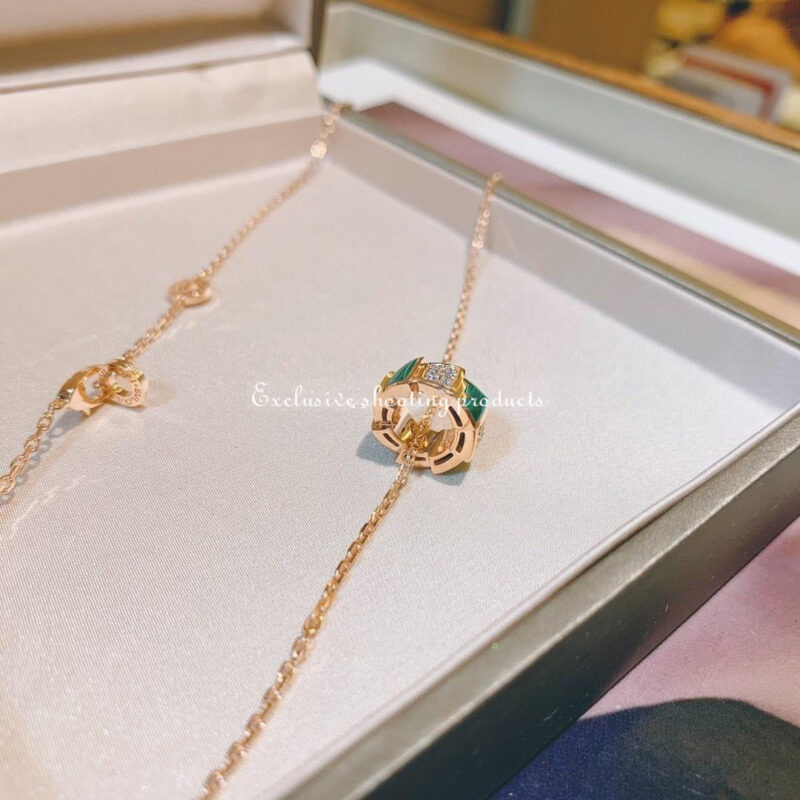 Bulgari Serpenti Viper 355958 18 kt rose gold necklace set with malachite elements and pavé diamonds on the pendant 15