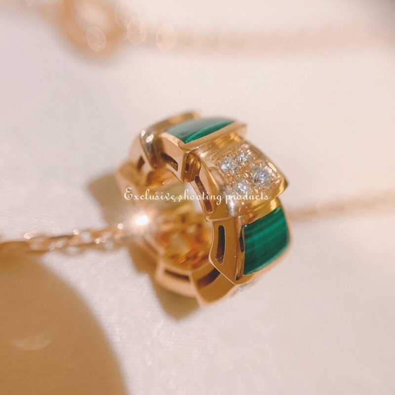 Bulgari Serpenti Viper 355958 18 kt rose gold necklace set with malachite elements and pavé diamonds on the pendant 14