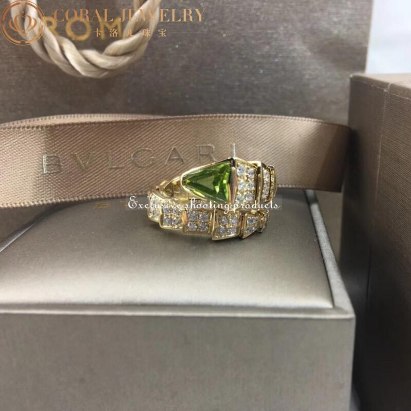 Bulgari Serpenti AN856157 Viper one-coil ring in 18 kt yellow gold set with peridot elements and pavé diamonds 3