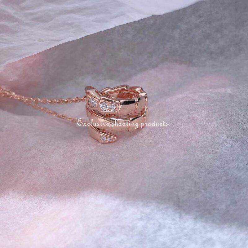 Bulgari Serpenti Viper 357794 pendant necklace in 18 kt rose gold set with demi-pavé diamonds 5