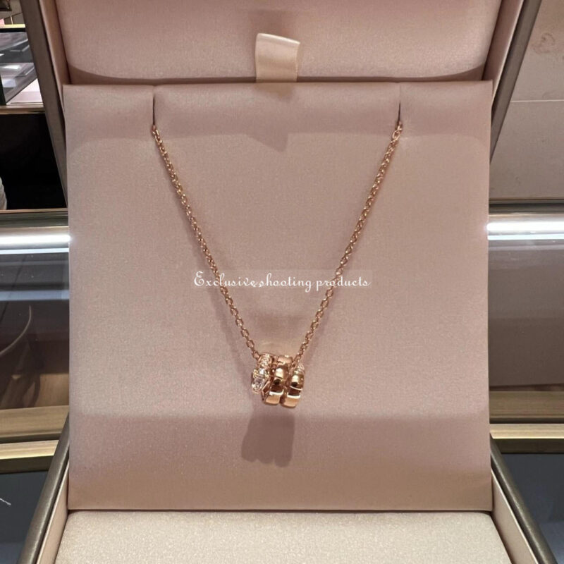 Bulgari Serpenti Viper 357794 pendant necklace in 18 kt rose gold set with demi-pavé diamonds 7