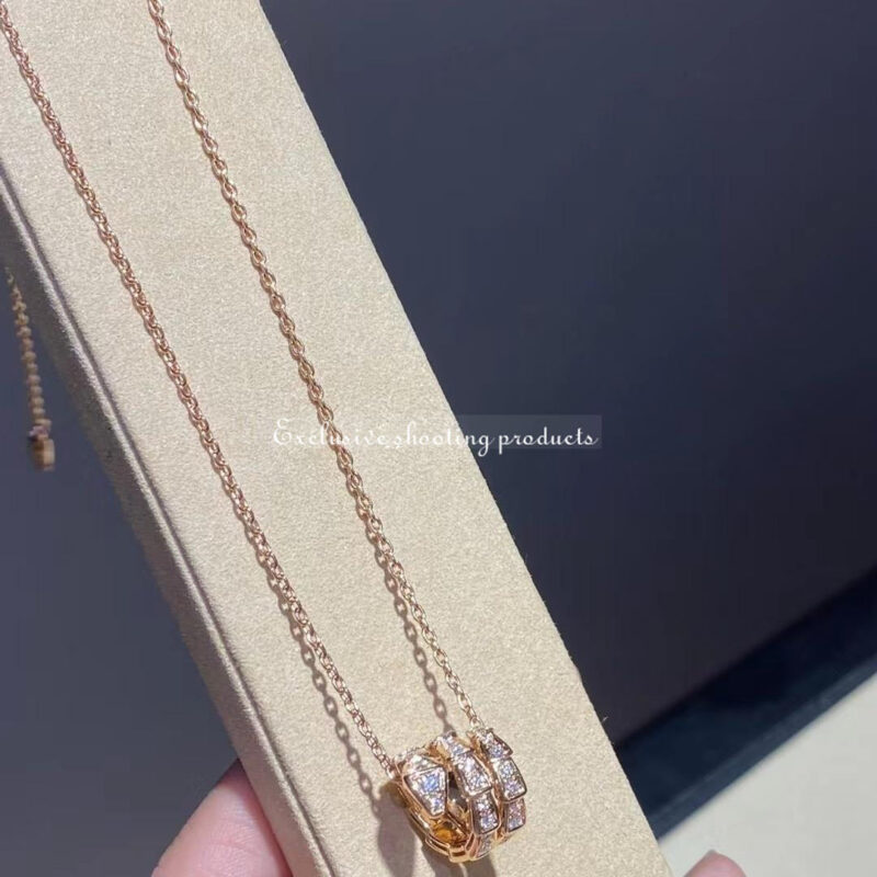Bulgari Serpenti Viper 357795 pendant necklace in 18 kt rose gold set with pavé diamonds 6