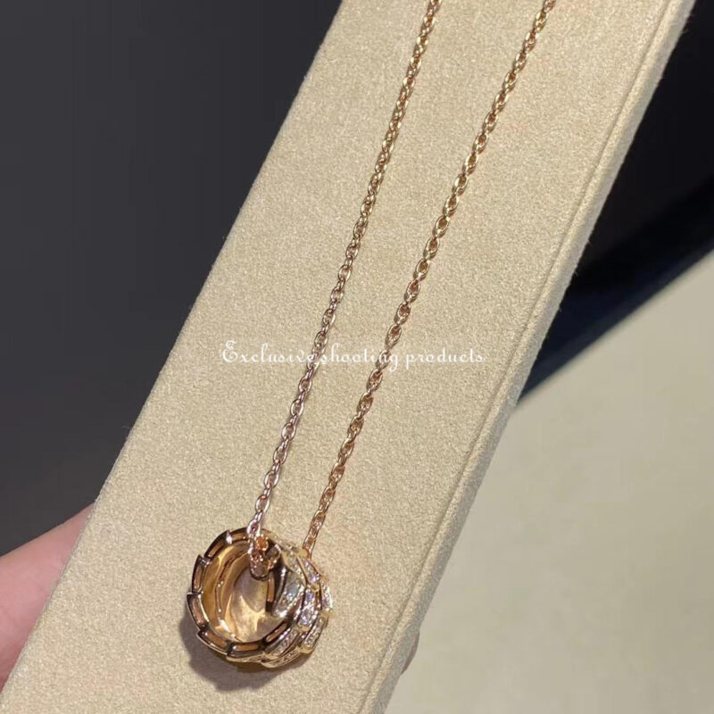 Bulgari Serpenti Viper 357795 pendant necklace in 18 kt rose gold set with pavé diamonds 4