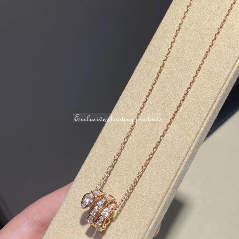 Bulgari Serpenti Viper 357795 pendant necklace in 18 kt rose gold set with pavé diamonds 3
