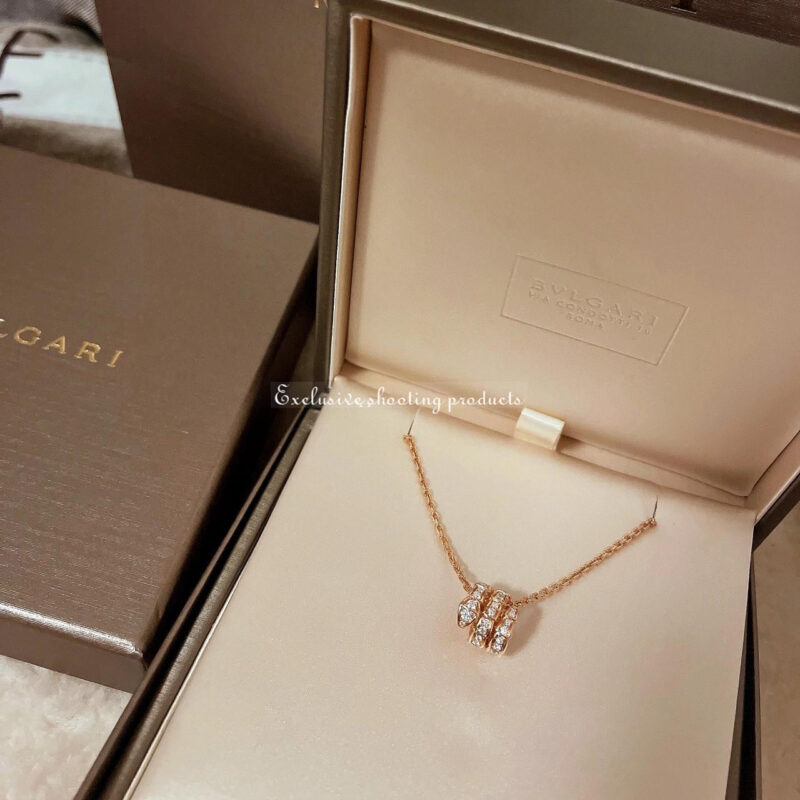 Bulgari Serpenti Viper 357795 pendant necklace in 18 kt rose gold set with pavé diamonds 15