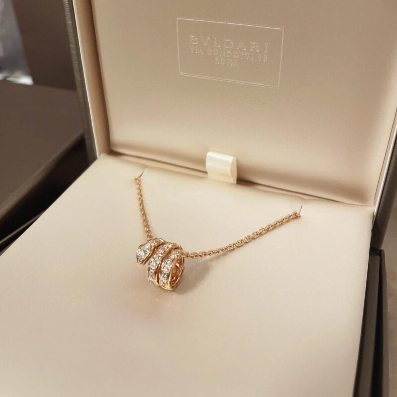 Bulgari Serpenti Viper 357795 pendant necklace in 18 kt rose gold set with pavé diamonds 14