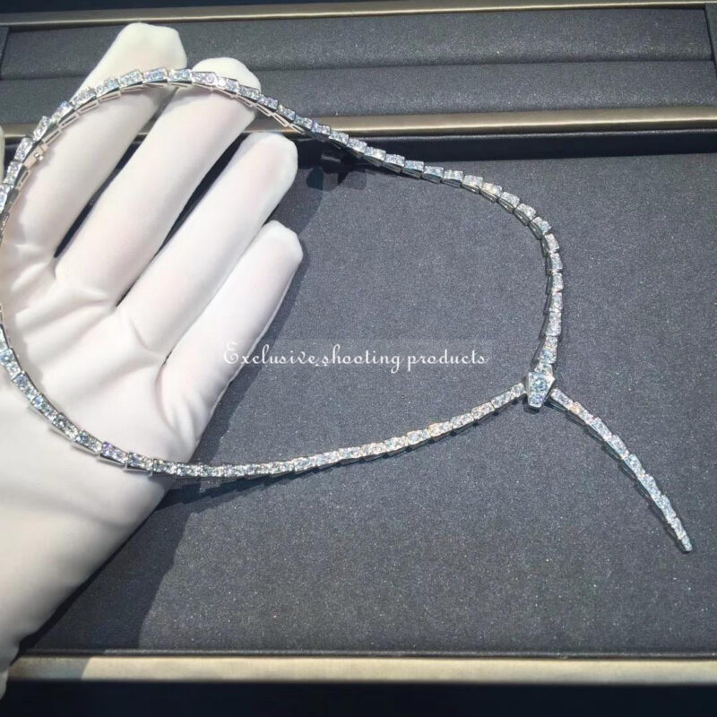 Bulgari Serpenti 351090 Viper slim necklace in 18 kt white gold set with full pavé diamonds 4
