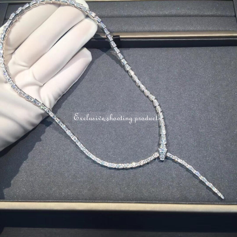Bulgari Serpenti 351090 Viper slim necklace in 18 kt white gold set with full pavé diamonds 3