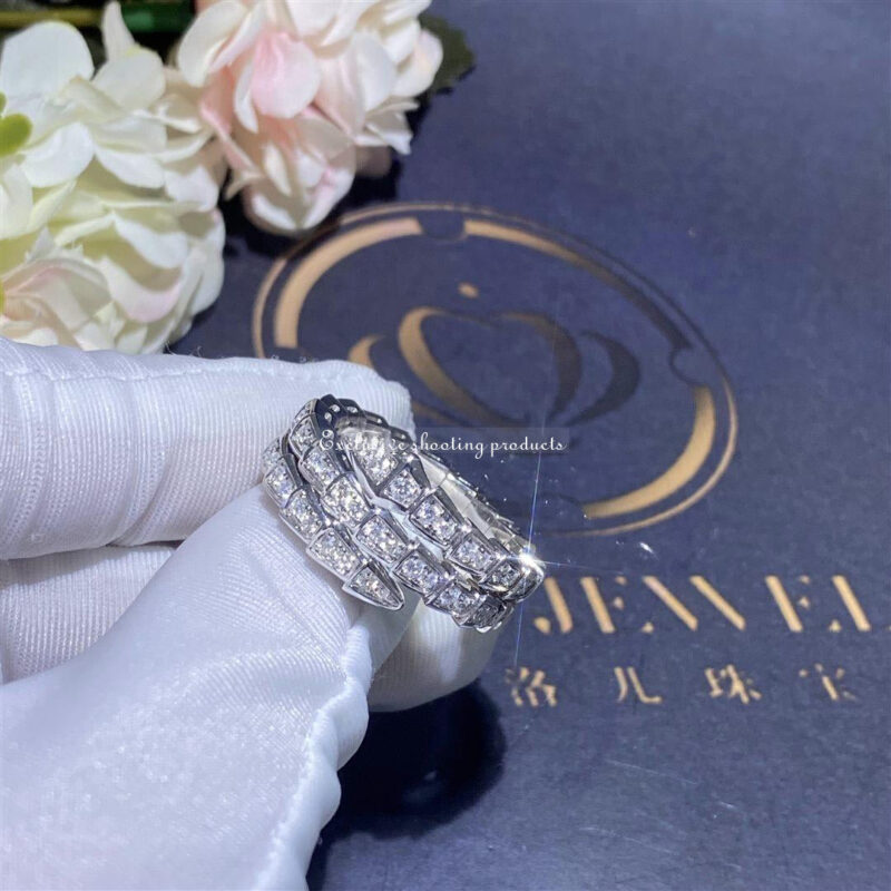 Bulgari Serpenti Viper 357266 two-coil 18 kt white gold ring set with pavé diamonds 4