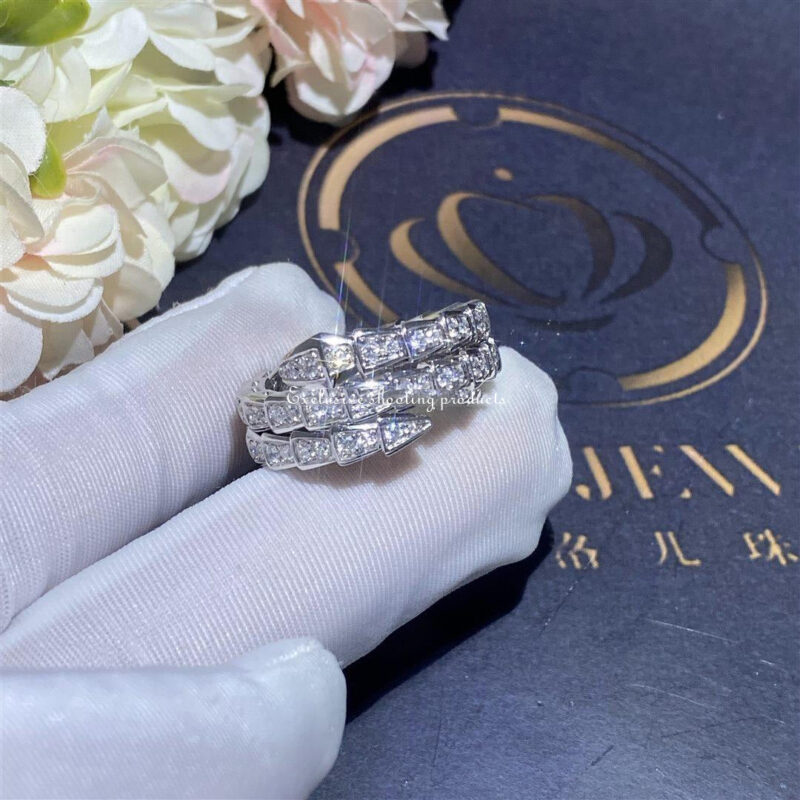 Bulgari Serpenti Viper 357266 two-coil 18 kt white gold ring set with pavé diamonds 3