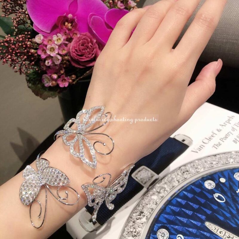 Van Cleef & Arpels Bracelet Flying Butterfly Hinged Bangle Cuff Bracelet Set in 18K White Gold Bracelet 15