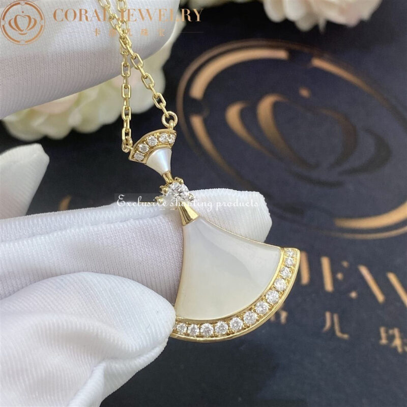 Bulgari 356452 Divas’ Dream Necklace Yellow Gold Mother-of-pearl and Diamonds 2