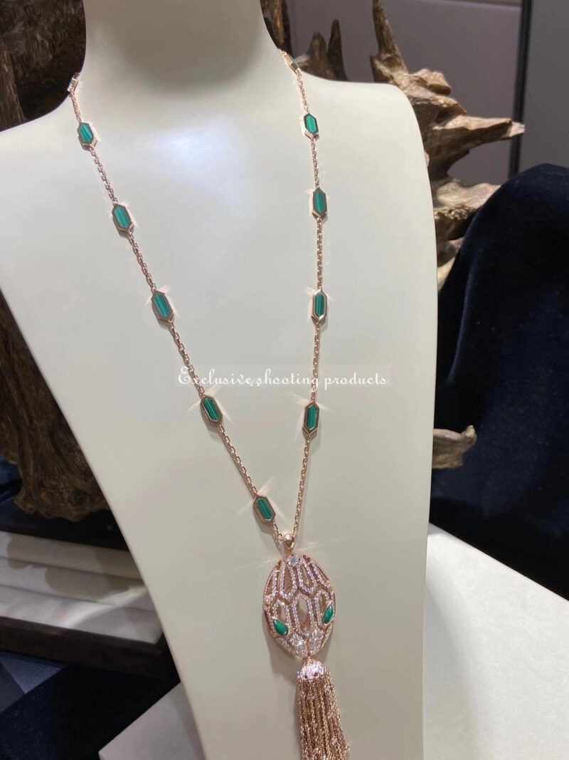 Bulgari Serpenti 354101-RG 18 kt rose gold necklace with tassel set with a diamond pavé diamonds and malachite eyes 5
