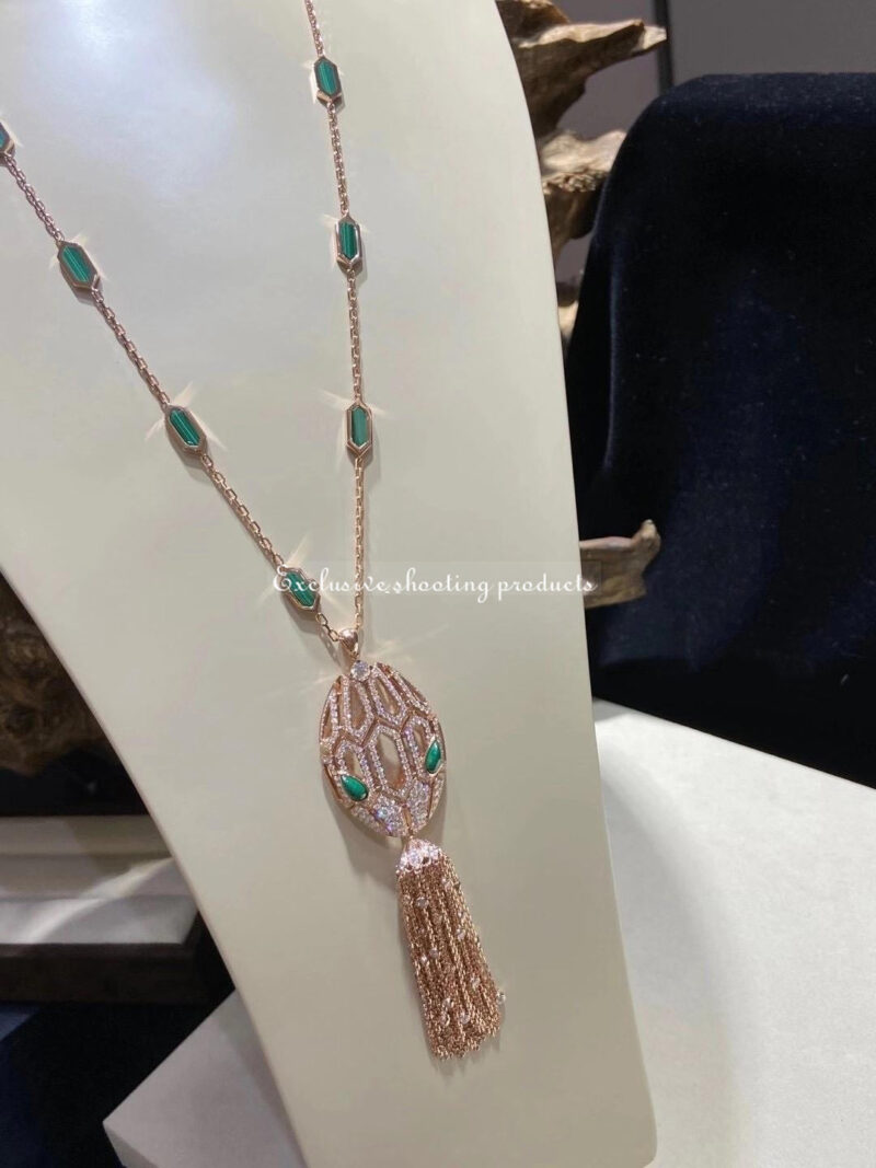 Bulgari Serpenti 354101-RG 18 kt rose gold necklace with tassel set with a diamond pavé diamonds and malachite eyes 3