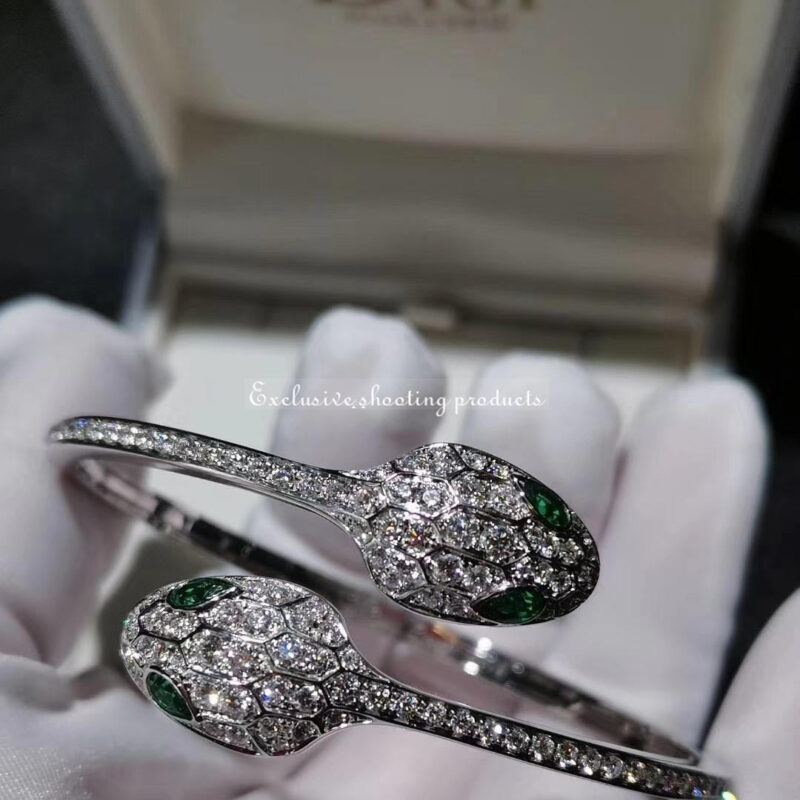 Bulgari 356522 Serpenti 18 kt white gold bracelet set with emerald eyes and pavé diamonds 4