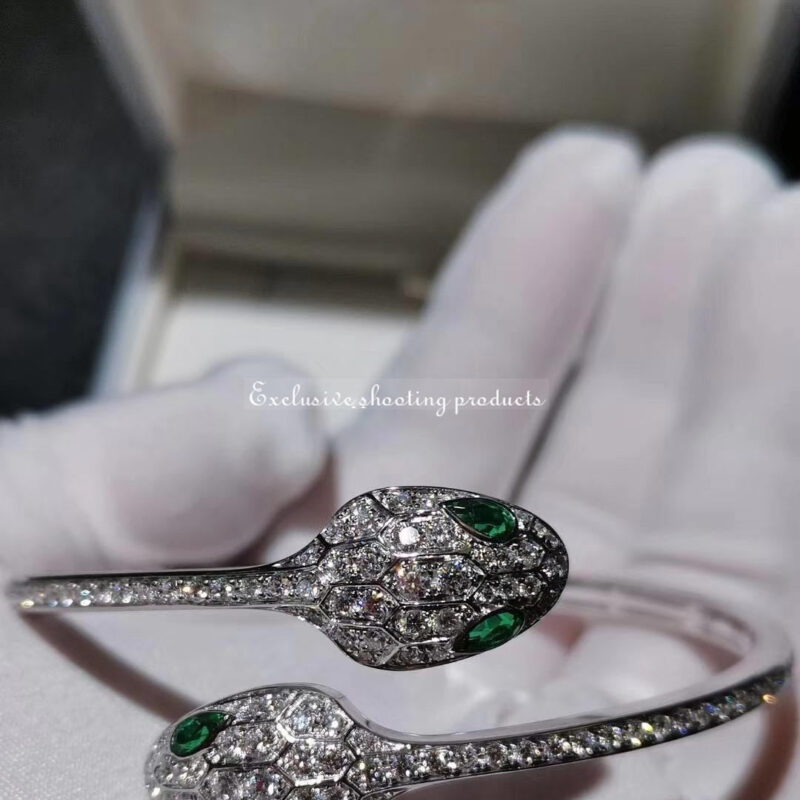 Bulgari 356522 Serpenti 18 kt white gold bracelet set with emerald eyes and pavé diamonds 2