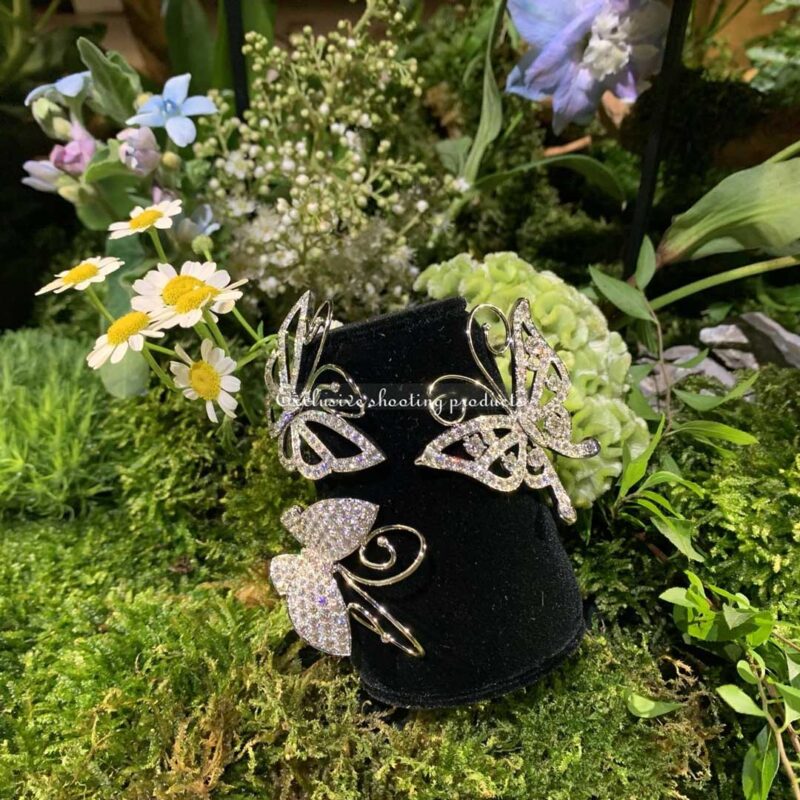 Van Cleef & Arpels Bracelet Flying Butterfly Hinged Bangle Cuff Bracelet Set in 18K White Gold Bracelet 4