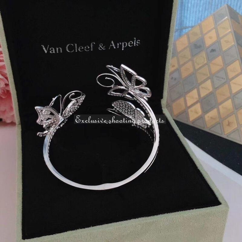 Van Cleef & Arpels Bracelet Flying Butterfly Hinged Bangle Cuff Bracelet Set in 18K White Gold Bracelet 7