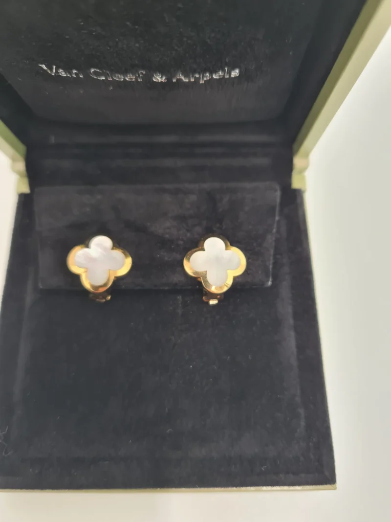 Van Cleef & Arpels VCARA38800 Pure Alhambra earstuds 18K yellow gold Mother-of-pearl Earrings 3