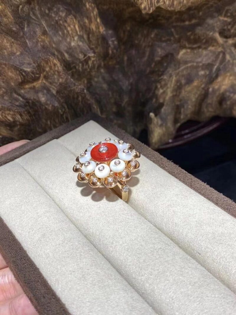 Van Cleef & Arpels VCARO9MV00 Bouton d’or ring Rose gold Carnelian Diamond Mother-of-pearl ring 5