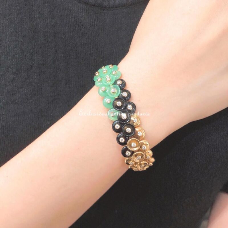 Van Cleef & Arpels VCARO6W300 Bouton d’or bracelet Yellow gold Chrysoprase Diamond Onyx bracelet 2