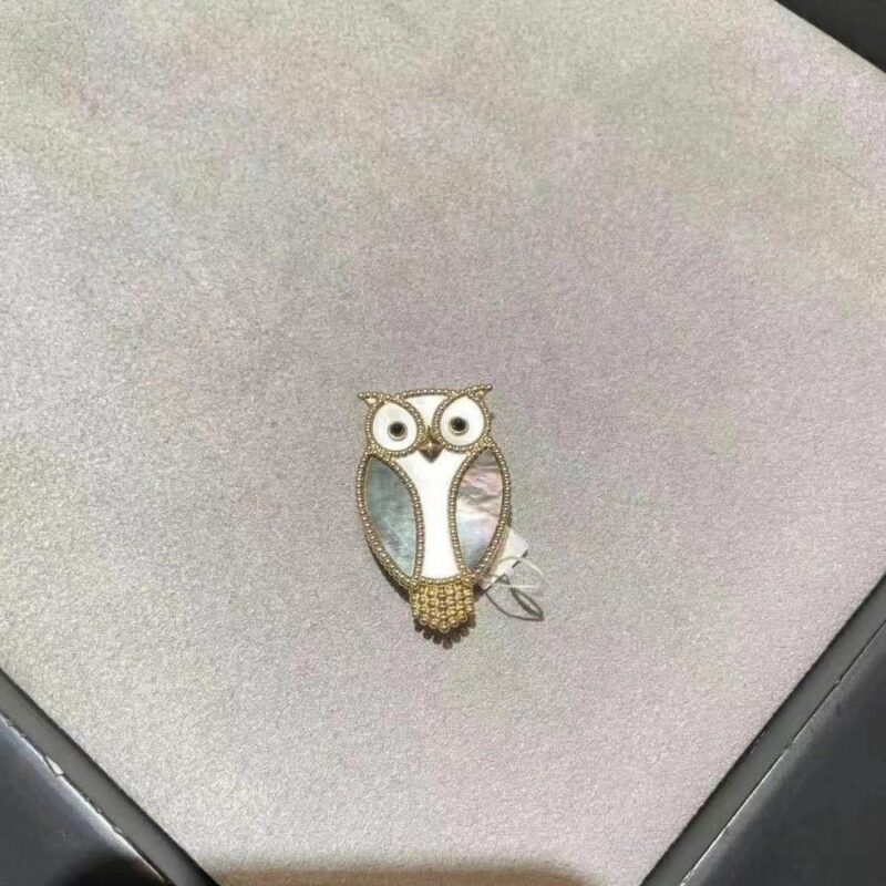 Van VCARP2AV00 Cleef & Arpels Lucky Animals Owl clip Yellow gold Mother-of-pearl Onyx clip 7