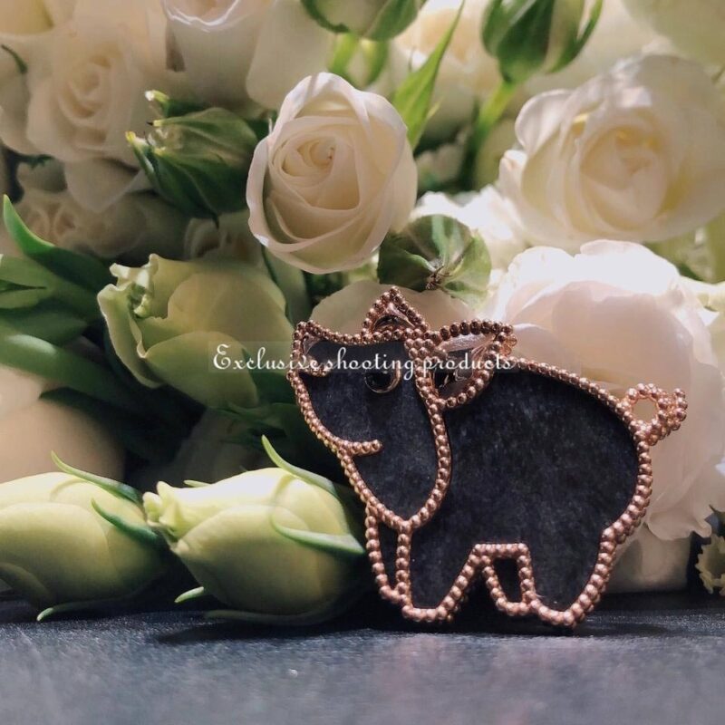 Van Cleef & Arpels VCARP7UO00 Lucky Animals Pig Clip Rose gold Obsidian Onyx Clip 2