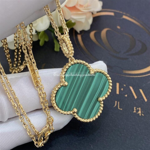 Van Cleef & Arpels VCARO3MG00 Magic Alhambra long necklace 1 motif Yellow gold Malachite necklace 8