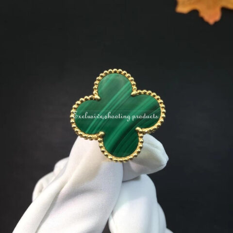 Van Cleef & Arpels VCARO3AV00 Magic Alhambra ring Yellow gold Malachite ring 5